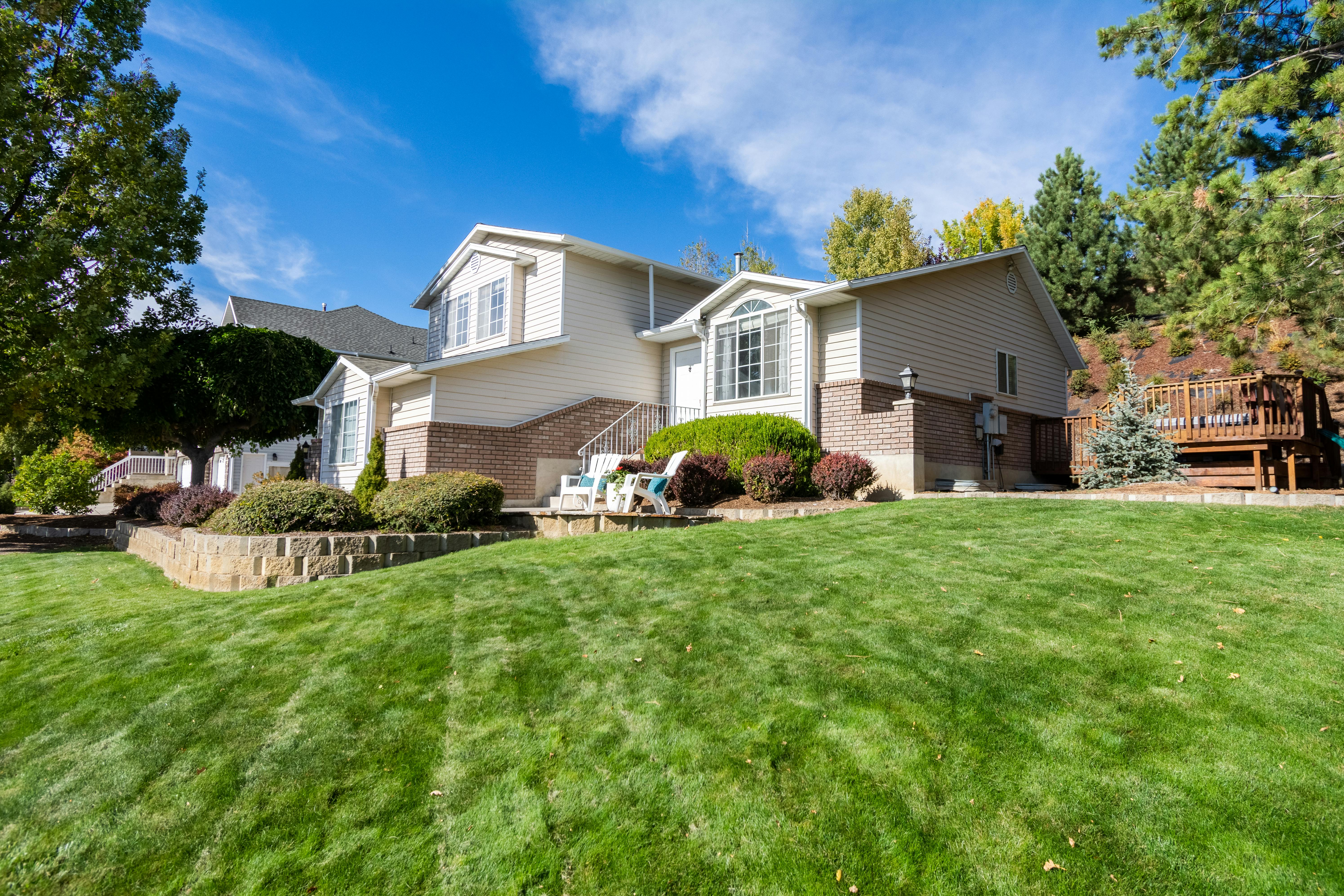 Custom residential hardscaping and patio layout
