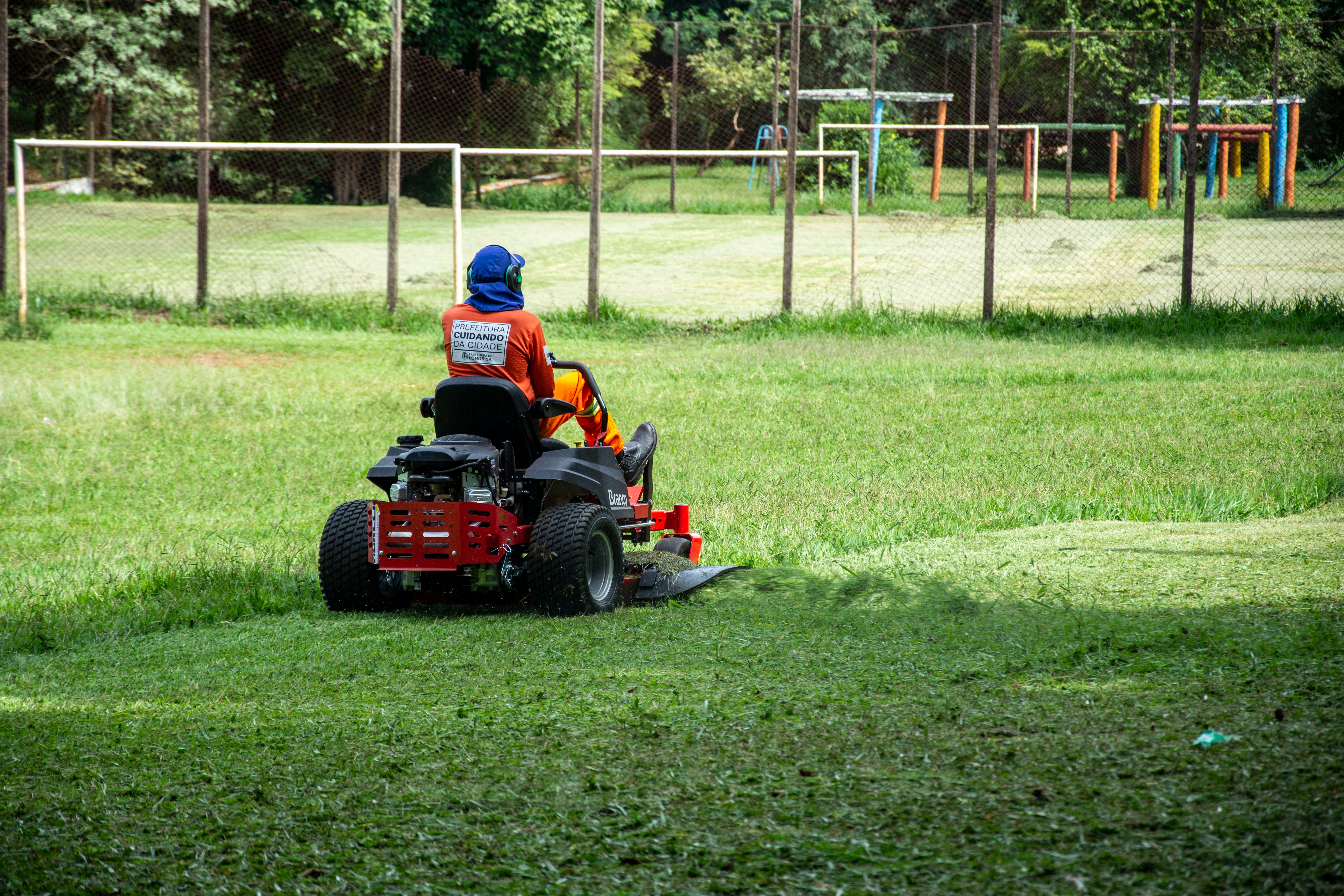 riding-mower-lawn